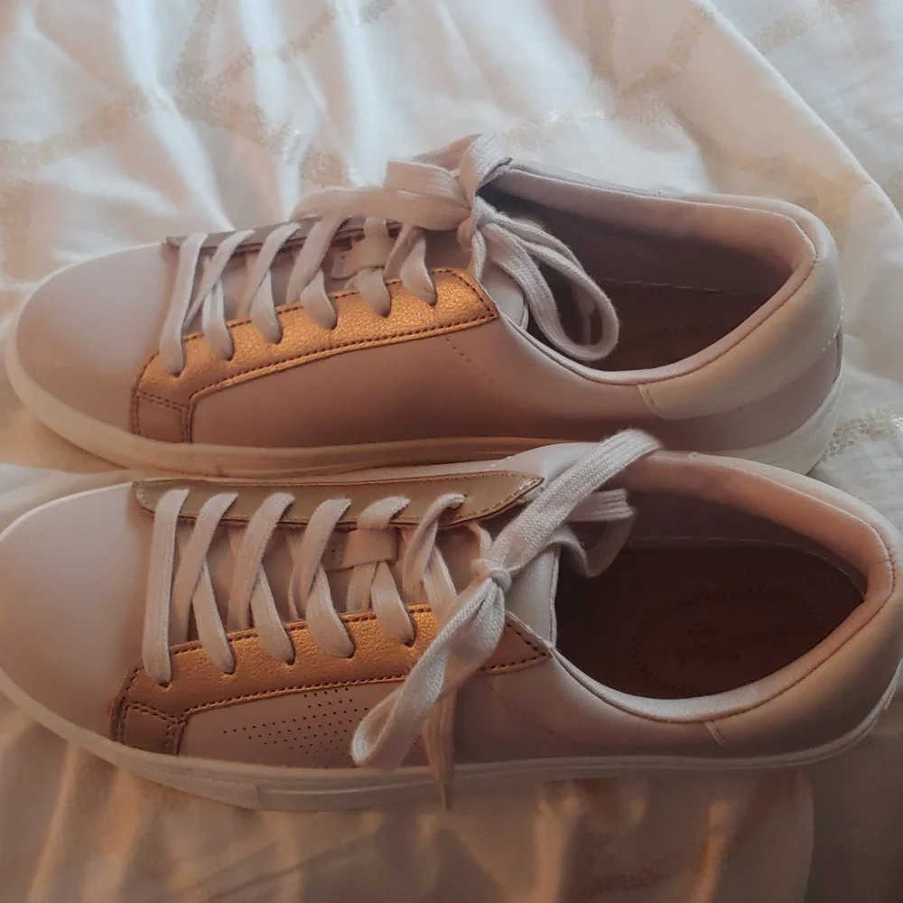 Sneakers - Picture 3 of 5